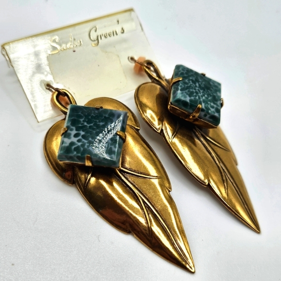 NEW VINTAGE Sadie Green Gold Tone Metal Leaf Statement French Hook Earrings - Picture 6 of 7